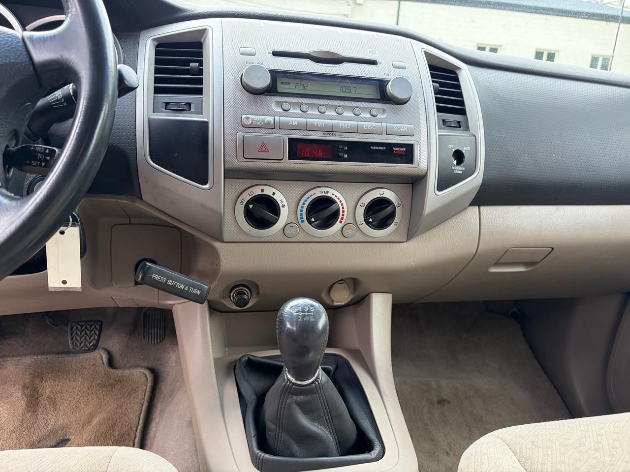 Toyota Tacoma Access 128" PreRunner V6 Auto Natl 2005