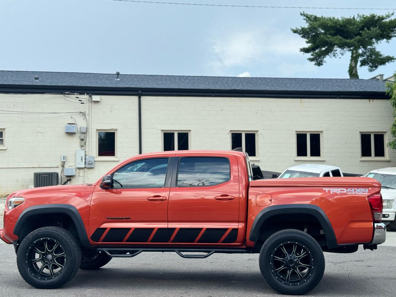 Toyota Tacoma TRD Off Road Double Cab 5' Bed V6 4x4 MT (Natl) 2017