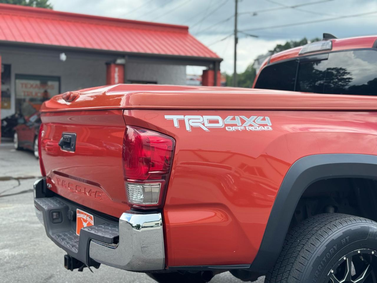 Toyota Tacoma TRD Off Road Double Cab 5' Bed V6 4x4 MT (Natl) 2017