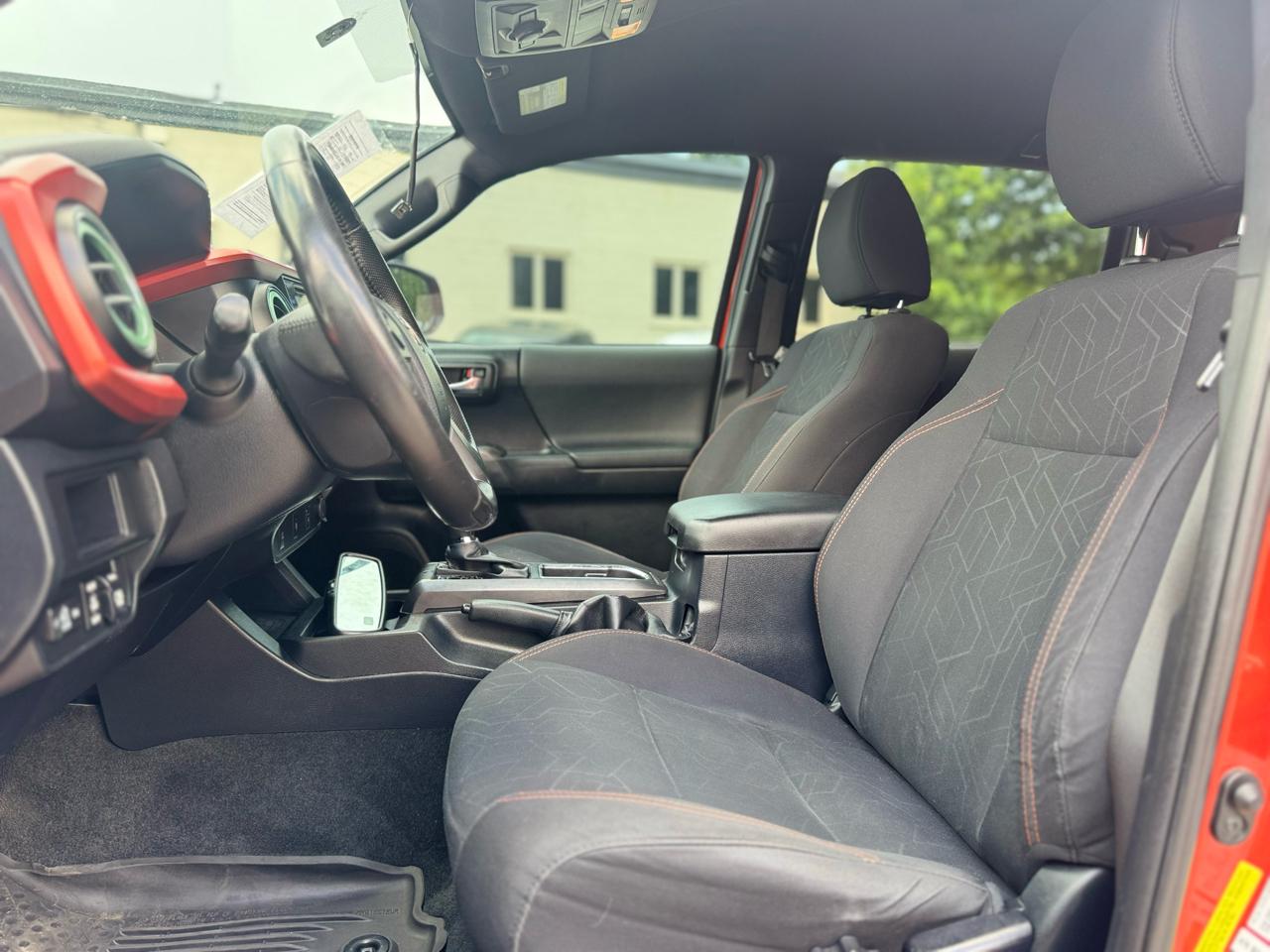 Toyota Tacoma TRD Off Road Double Cab 5' Bed V6 4x4 MT (Natl) 2017