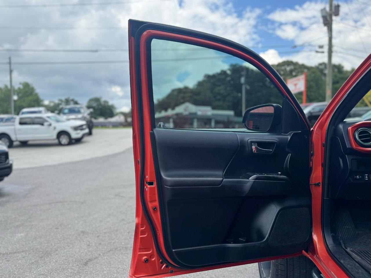 Toyota Tacoma TRD Off Road Double Cab 5' Bed V6 4x4 MT (Natl) 2017