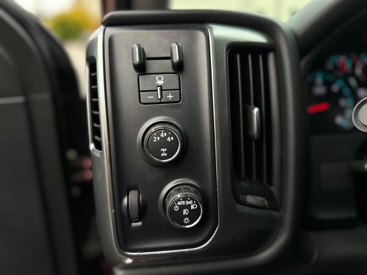 Chevrolet Silverado 2500HD Built After Aug 14 4WD Crew Cab 167.7" LT 2015