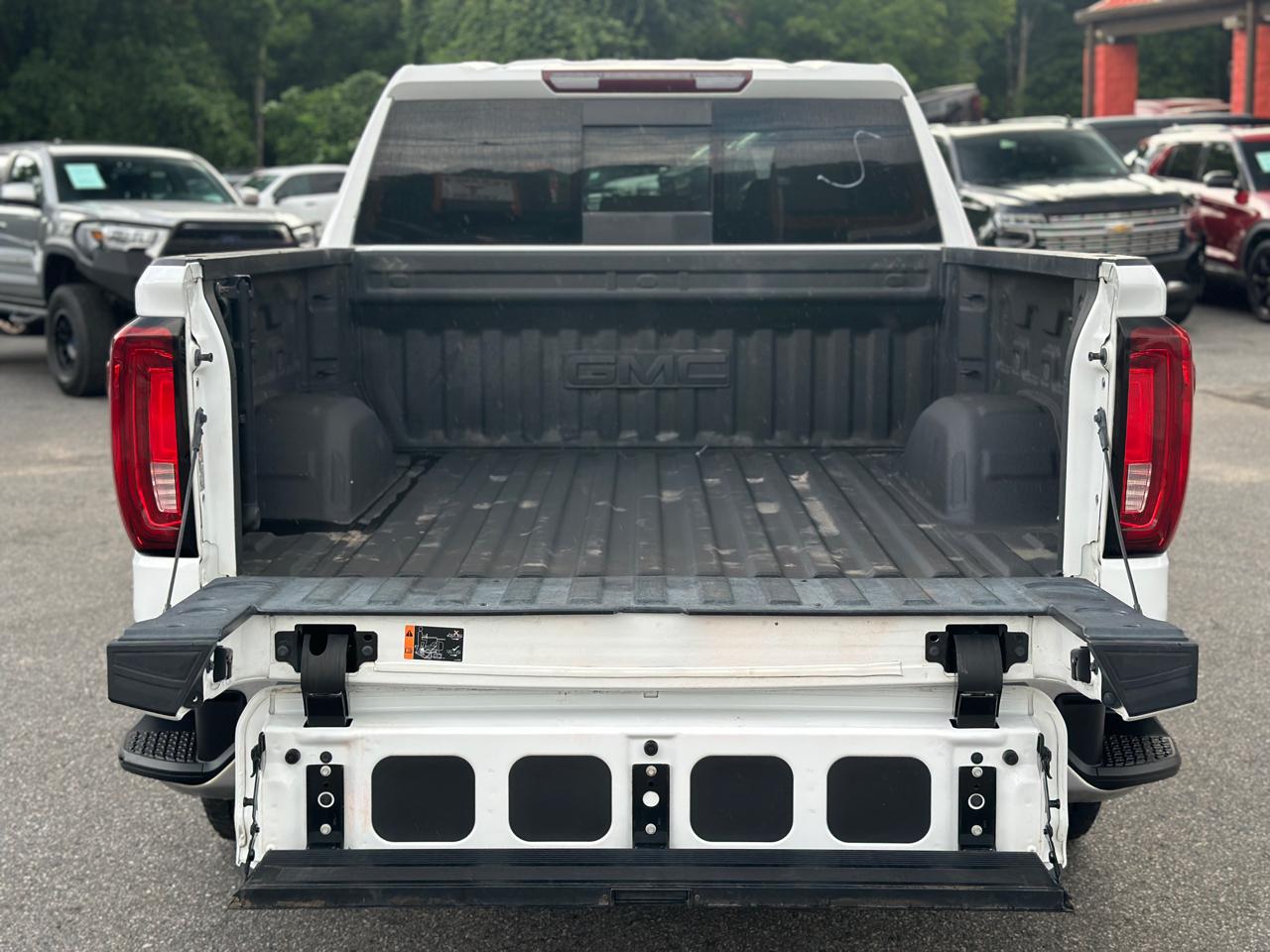 GMC Sierra 1500 Limited 4WD Crew Cab 147" SLT 2022