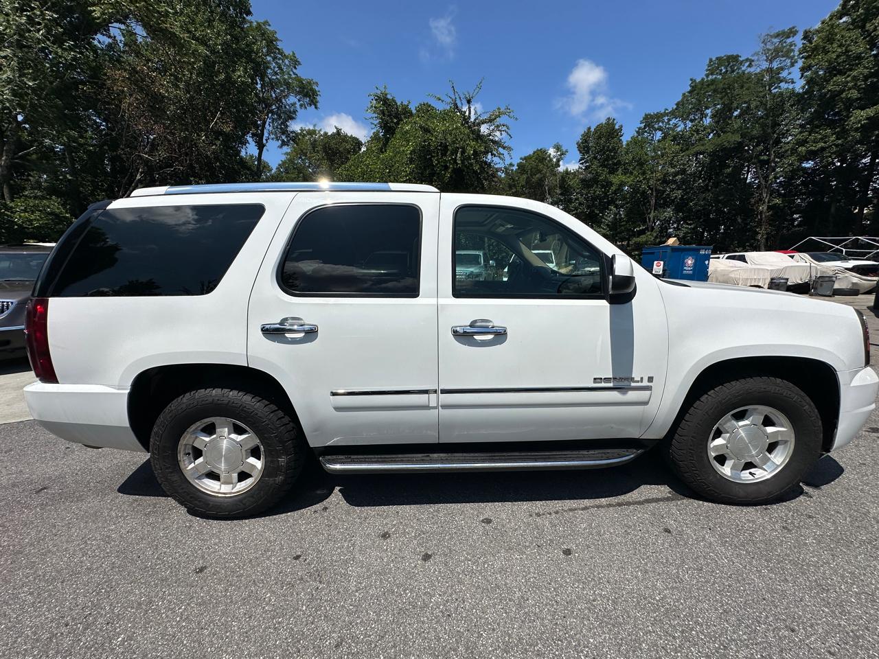 GMC Yukon Denali 2WD 4dr 2009