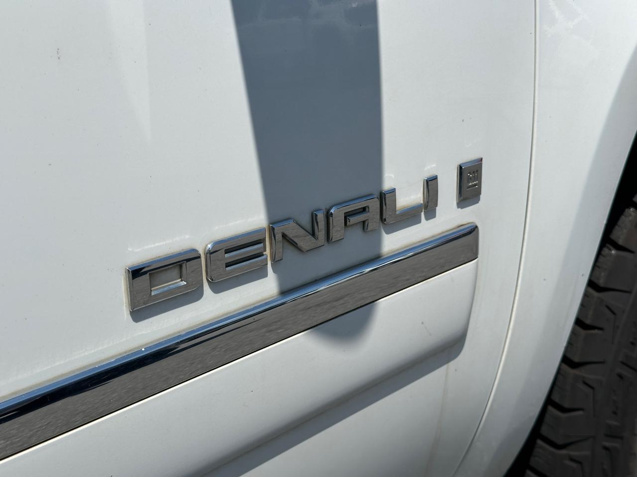 GMC Yukon Denali 2WD 4dr 2009