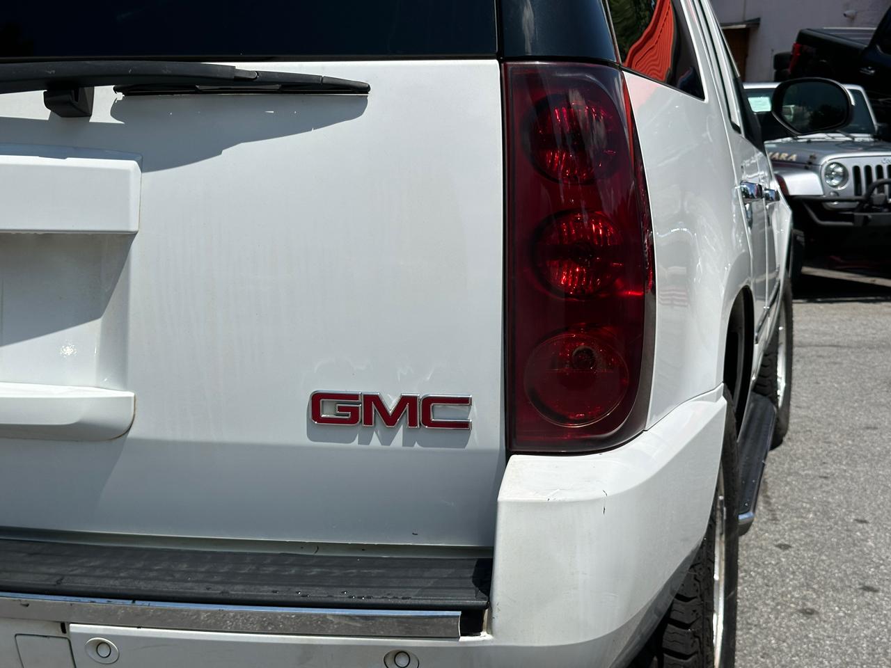 GMC Yukon Denali 2WD 4dr 2009
