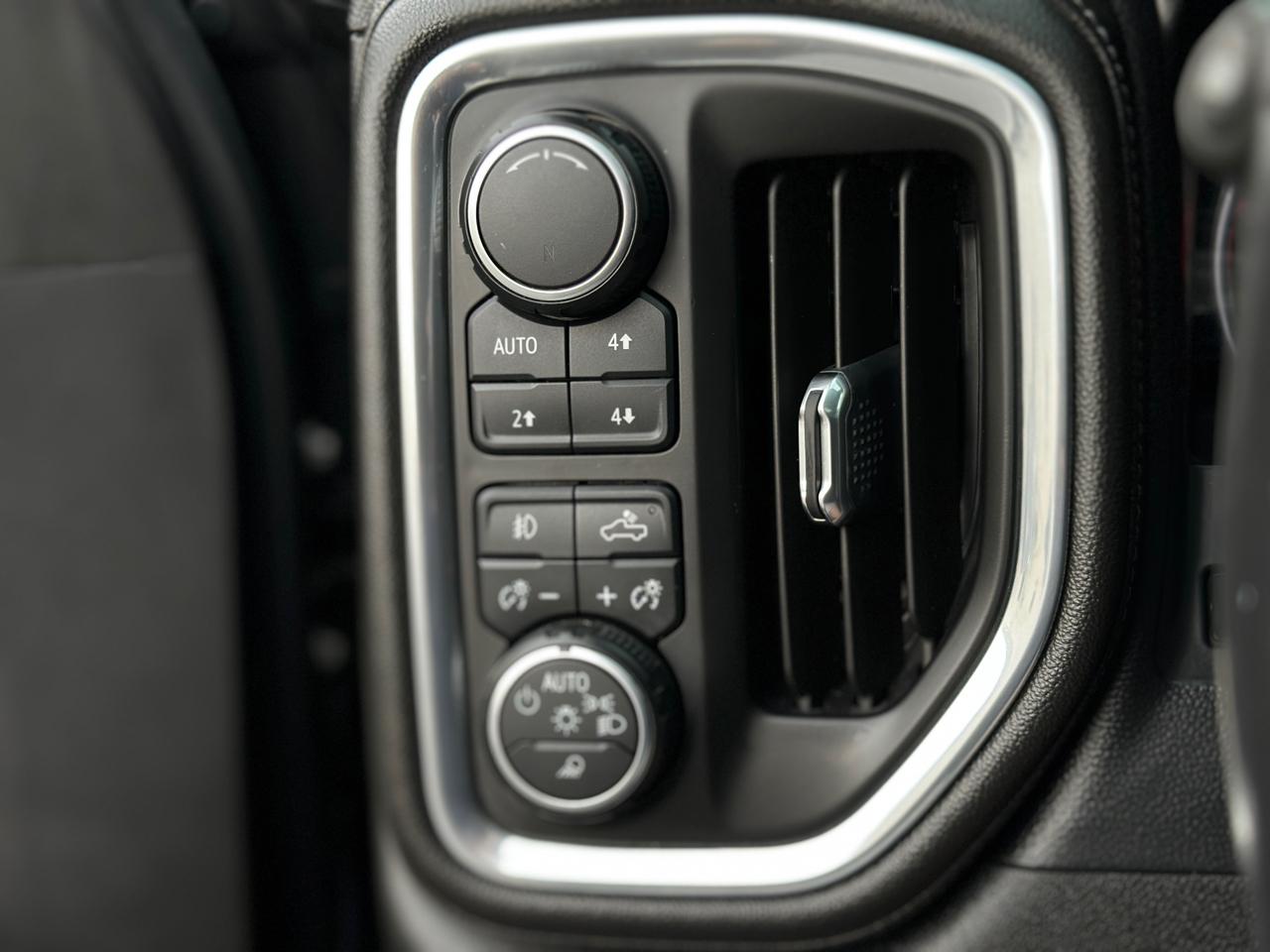 Chevrolet Silverado 1500 4WD Crew Cab 147" High Country 2019