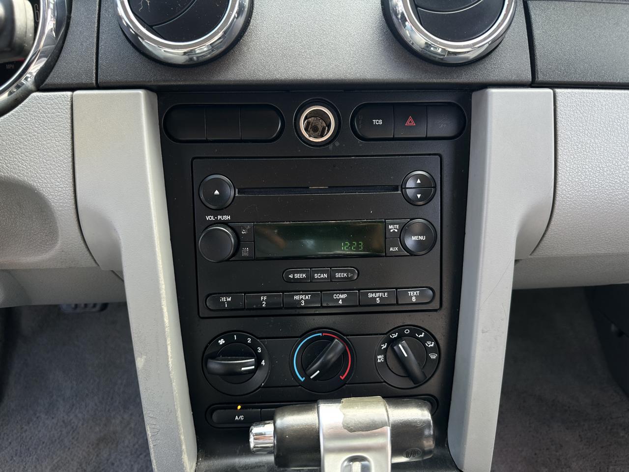 Ford Mustang 2dr Cpe Standard 2006