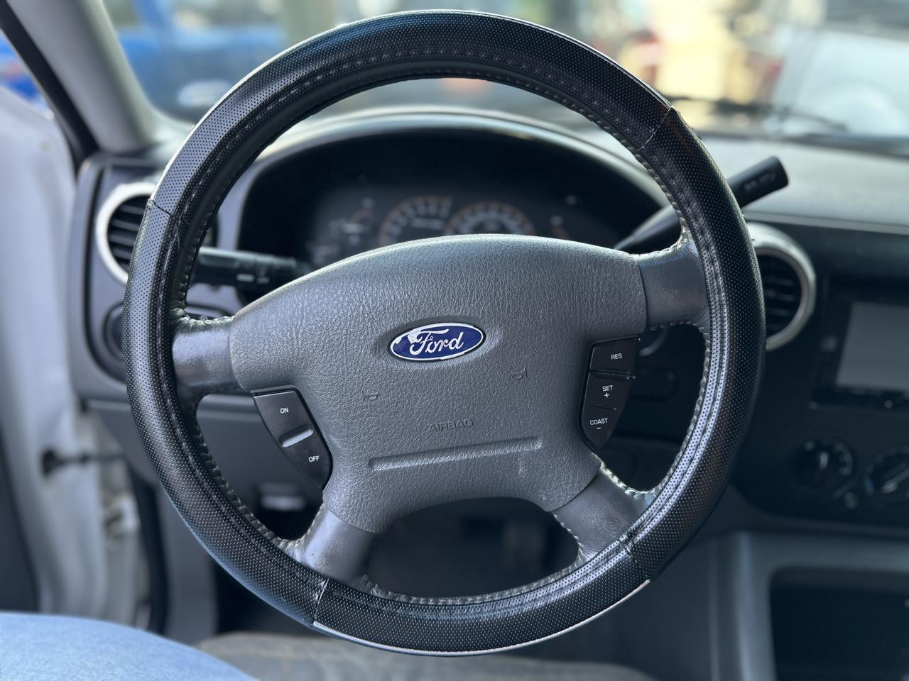Ford Expedition 4.6L XLT Popular 2003