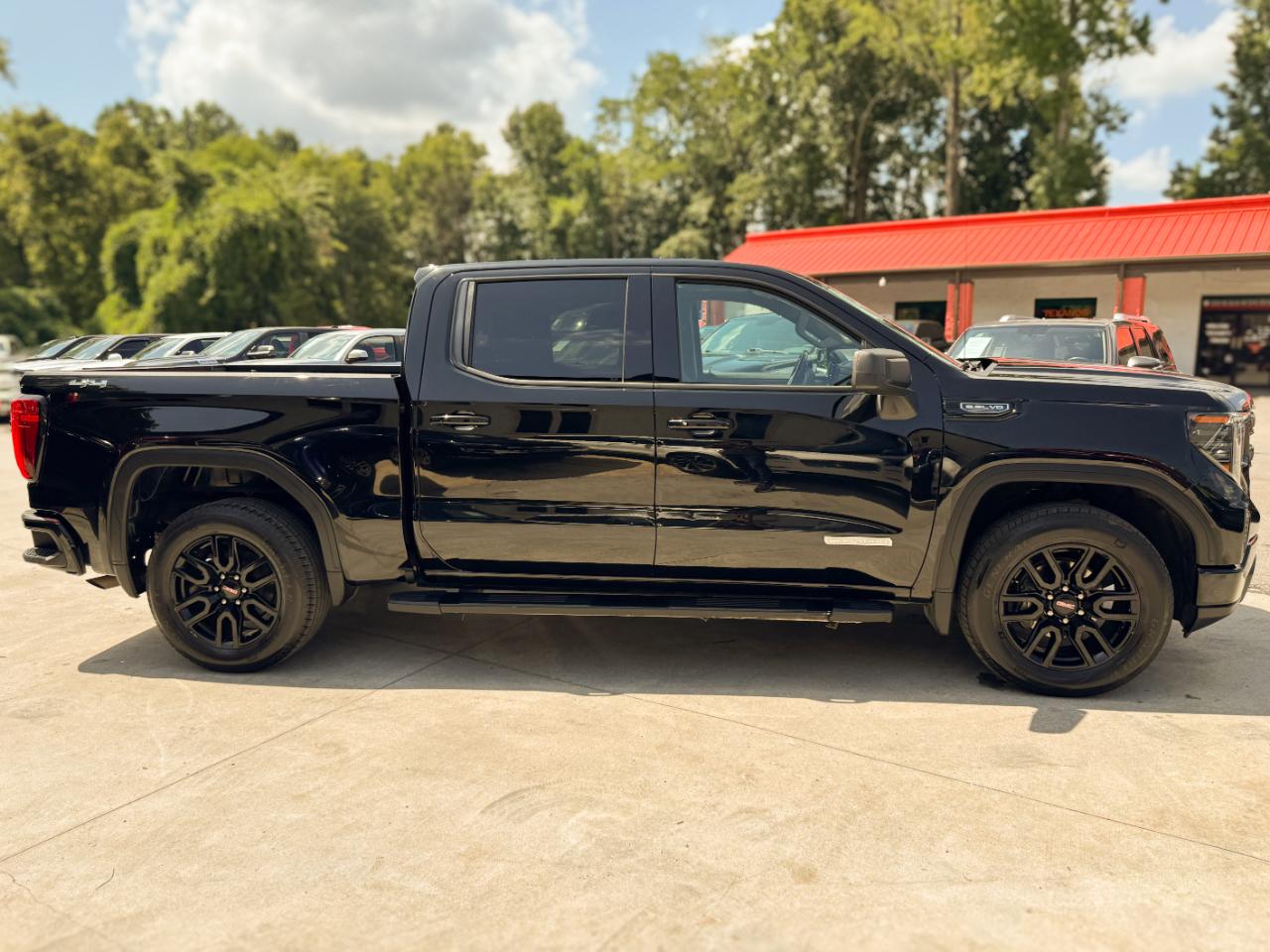 GMC Sierra 1500 4WD Crew Cab 147" Elevation w/3SB 2022