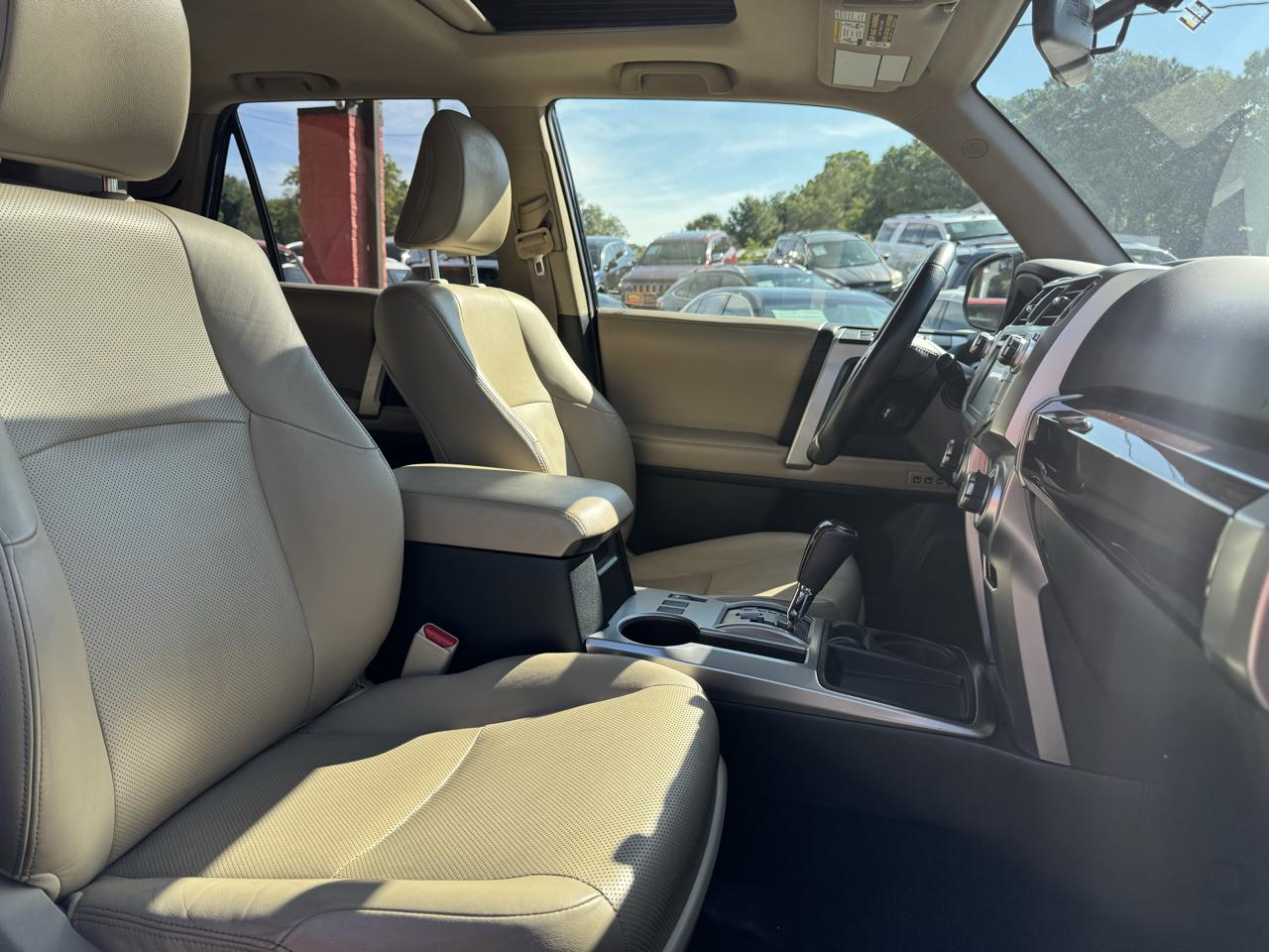 Toyota 4Runner RWD 4dr V6 SR5 Premium (Natl) 2015