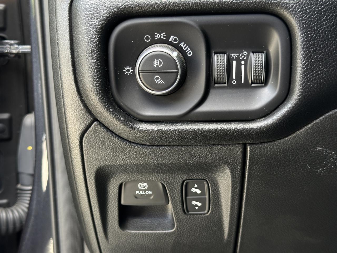RAM 1500 Big Horn/Lone Star 4x4 Crew Cab 6'4" Box 2019