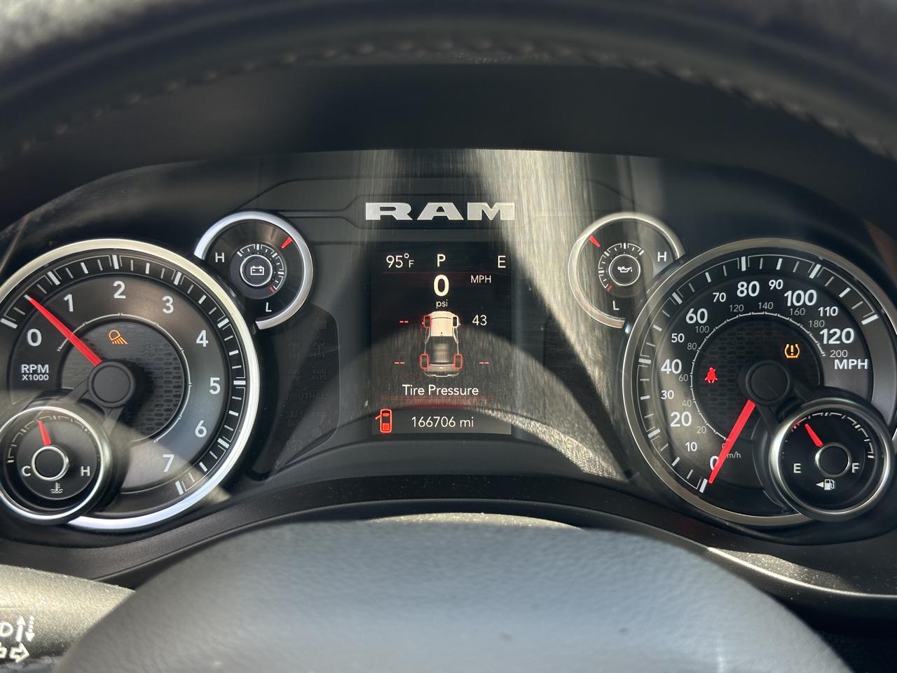 RAM 1500 Big Horn/Lone Star 4x4 Crew Cab 6'4" Box 2019