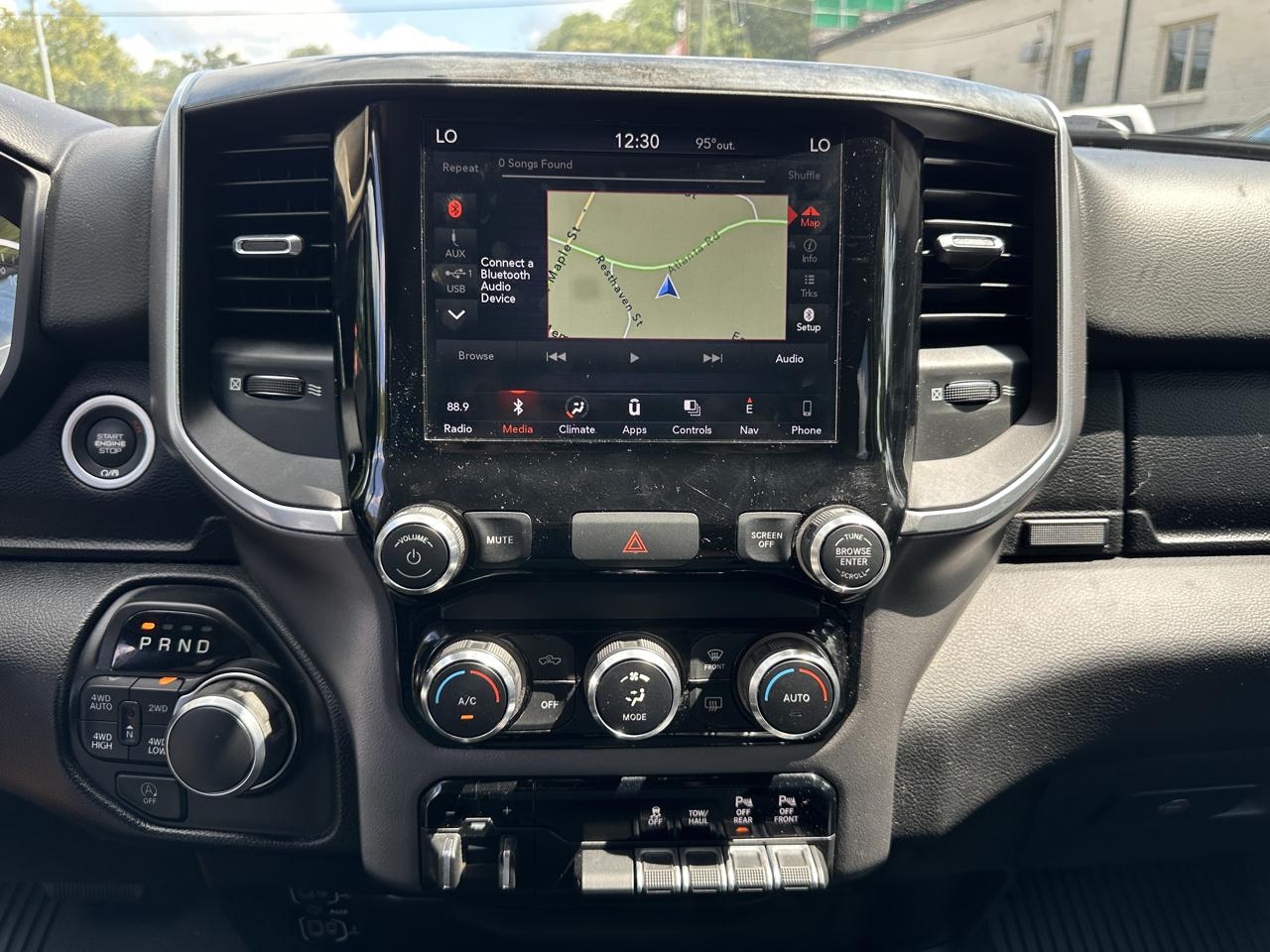 RAM 1500 Big Horn/Lone Star 4x4 Crew Cab 6'4" Box 2019