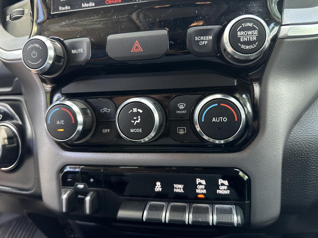 RAM 1500 Big Horn/Lone Star 4x4 Crew Cab 6'4" Box 2019