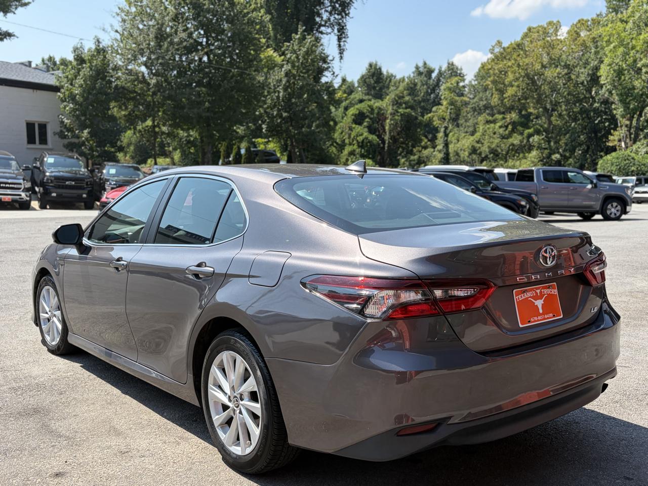 Toyota Camry LE Auto (Natl) 2021