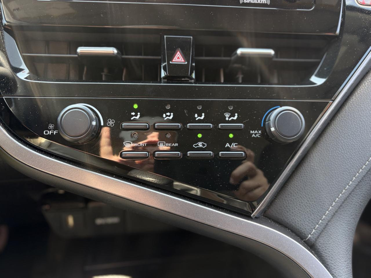 Toyota Camry LE Auto (Natl) 2021
