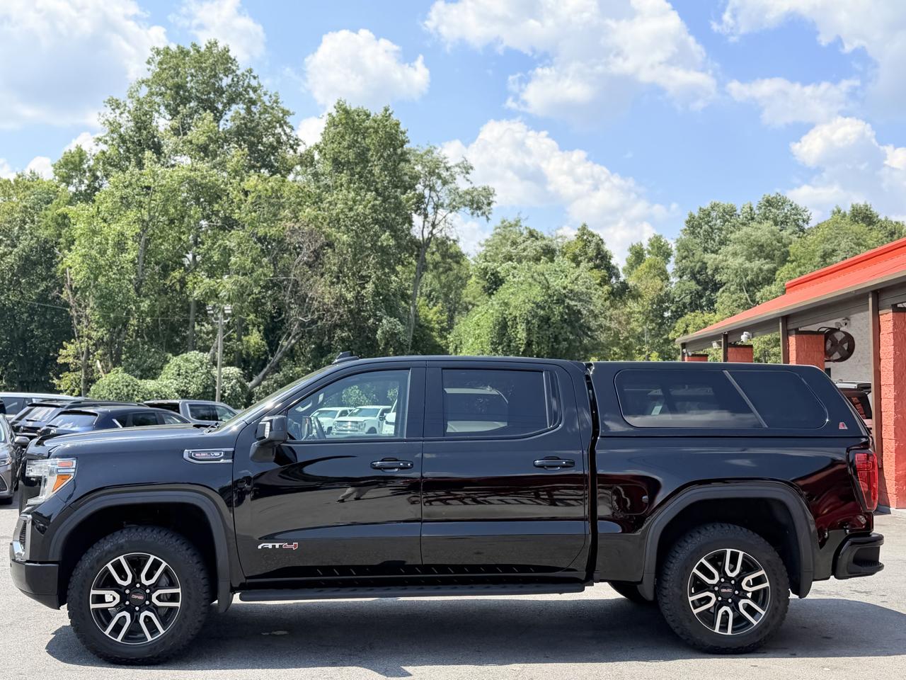 GMC Sierra 1500 Limited 4WD Crew Cab 147" AT4 2022