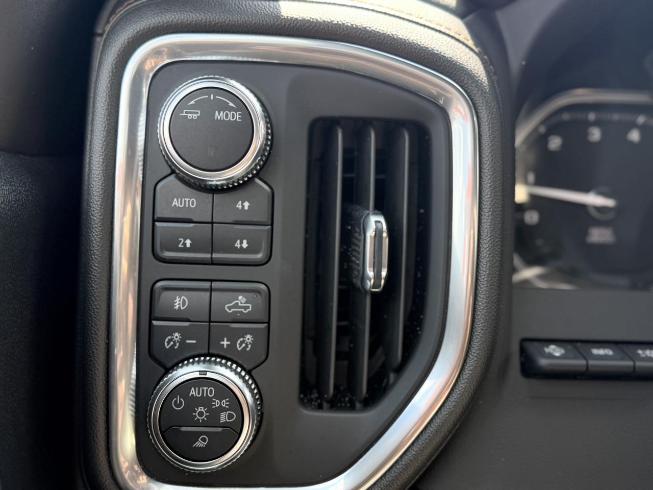 GMC Sierra 1500 Limited 4WD Crew Cab 147" AT4 2022