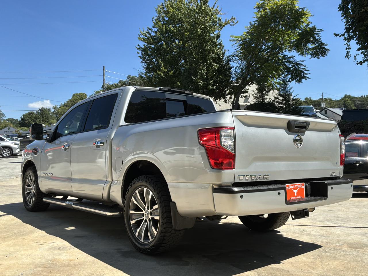 Nissan Titan 4x2 Crew Cab SL 2017