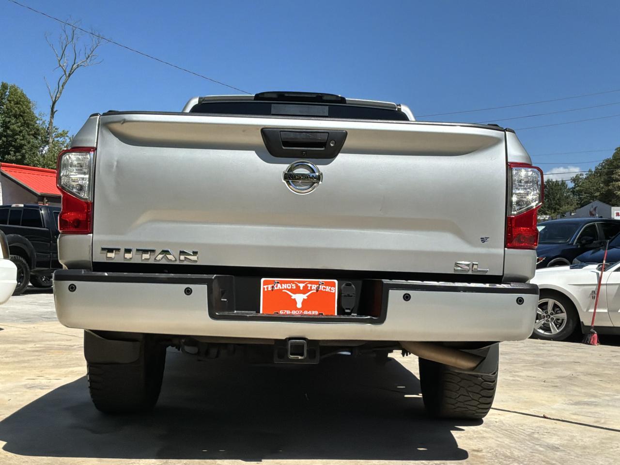 Nissan Titan 4x2 Crew Cab SL 2017