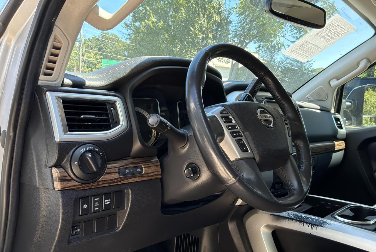 Nissan Titan 4x2 Crew Cab SL 2017
