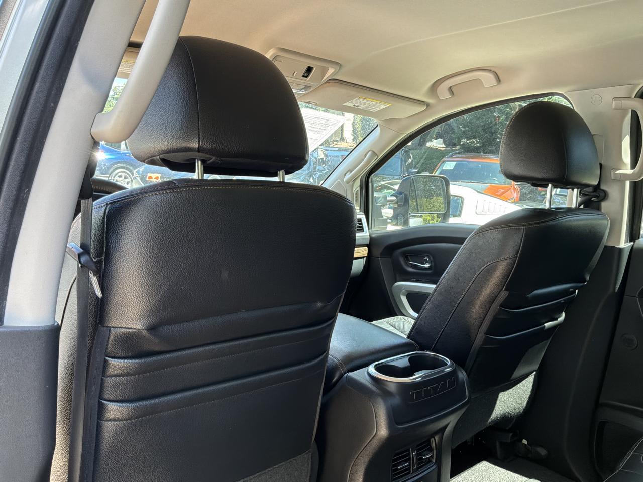 Nissan Titan 4x2 Crew Cab SL 2017