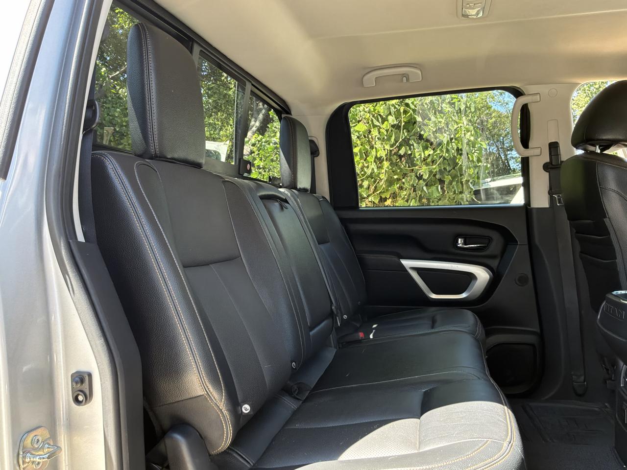 Nissan Titan 4x2 Crew Cab SL 2017