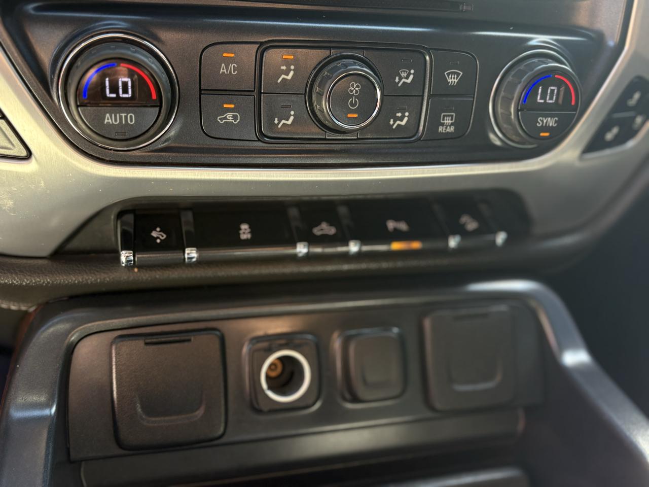 GMC Sierra 1500 4WD Crew Cab 143.5" SLT 2018