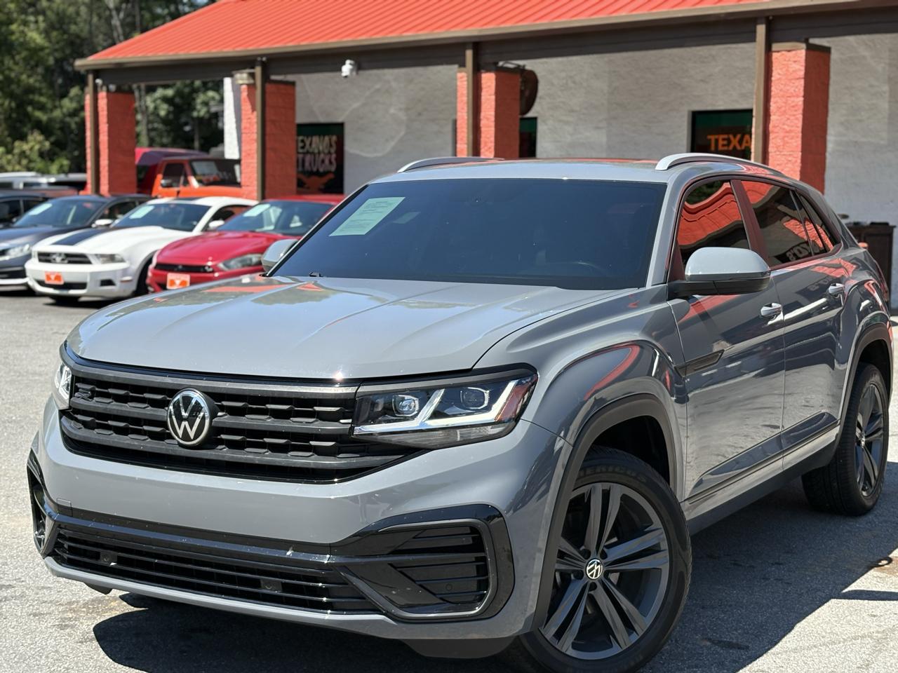 Volkswagen Atlas Cross Sport 3.6L V6 SE w/Technology R-Line FWD 2021