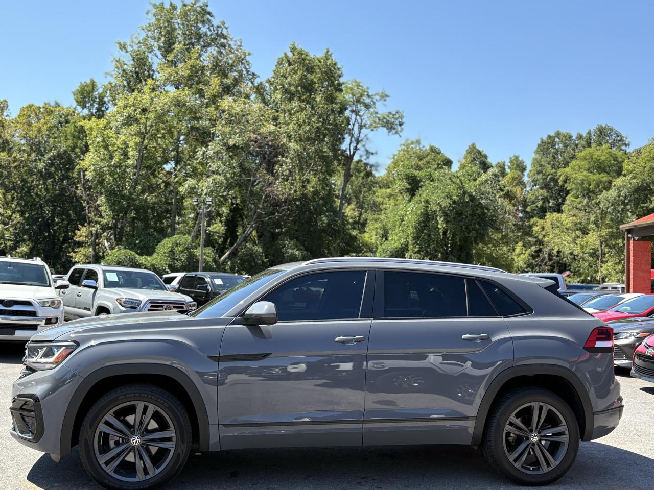 Volkswagen Atlas Cross Sport 3.6L V6 SE w/Technology R-Line FWD 2021