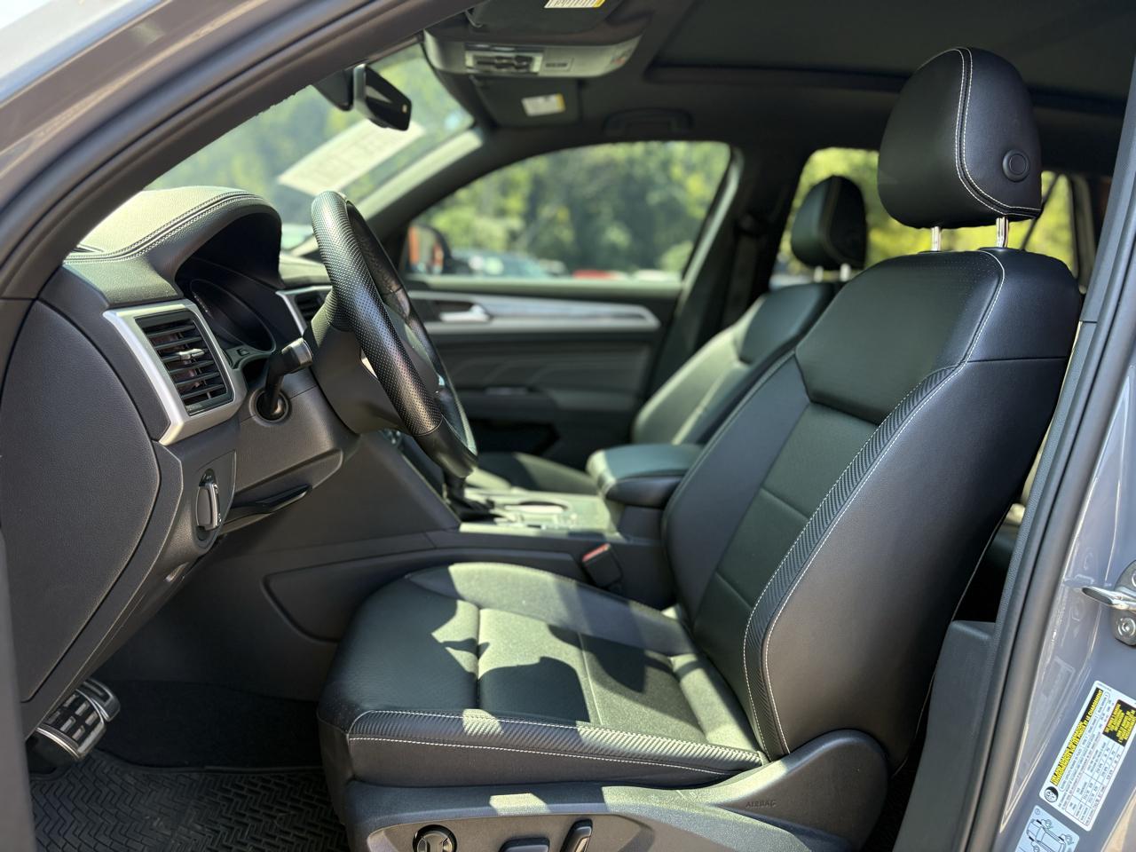 Volkswagen Atlas Cross Sport 3.6L V6 SE w/Technology R-Line FWD 2021