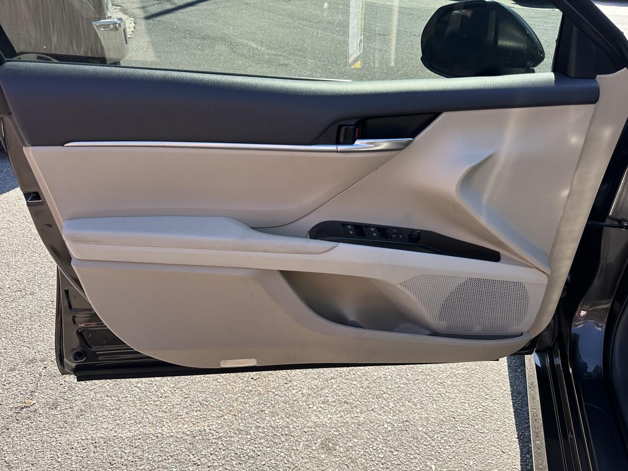 Toyota Camry LE Auto (Natl) 2019