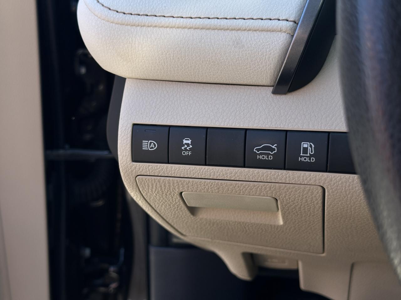 Toyota Camry LE Auto (Natl) 2019