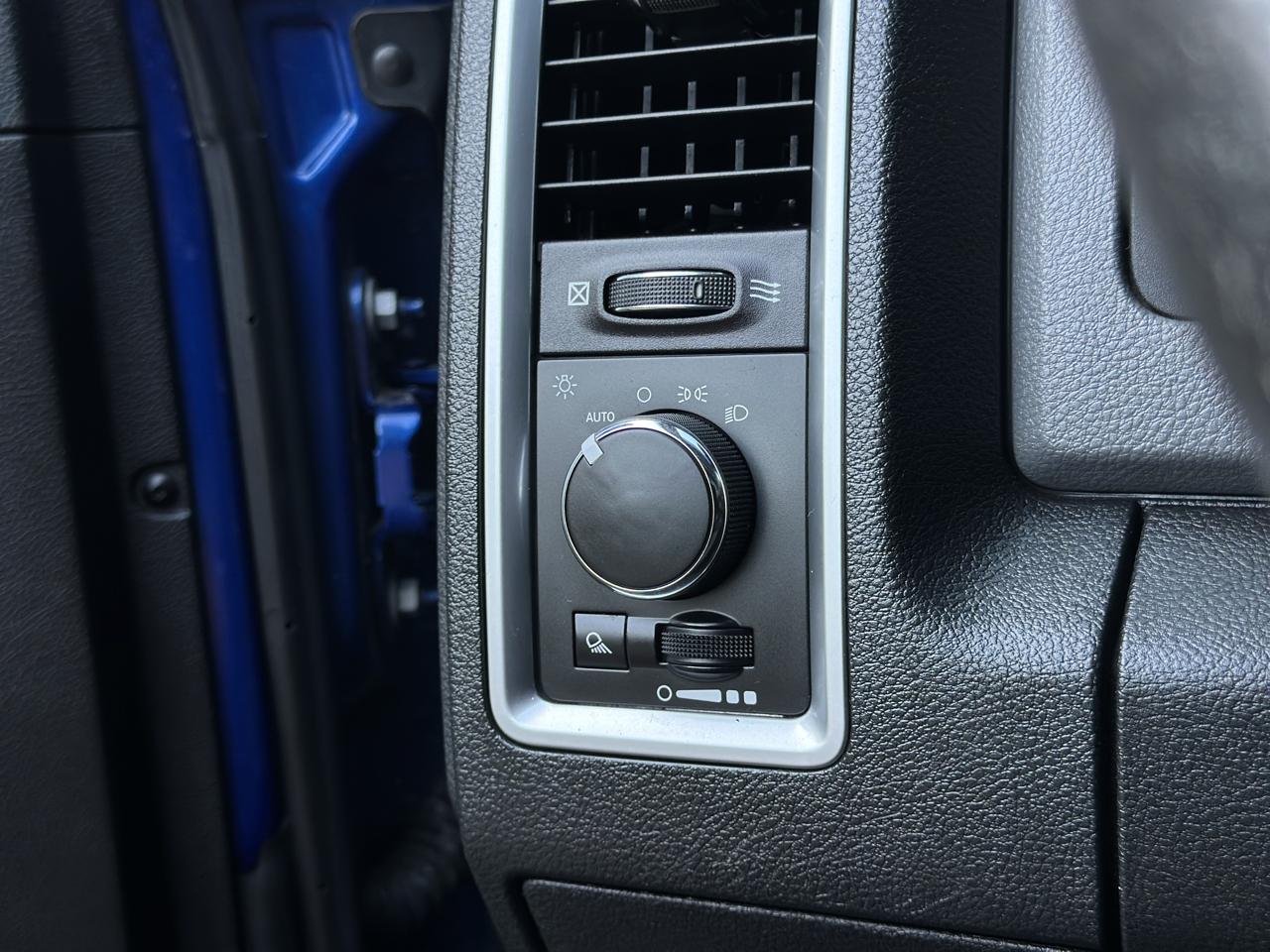 RAM 1500 SLT 4x4 Crew Cab 5'7" Box 2017