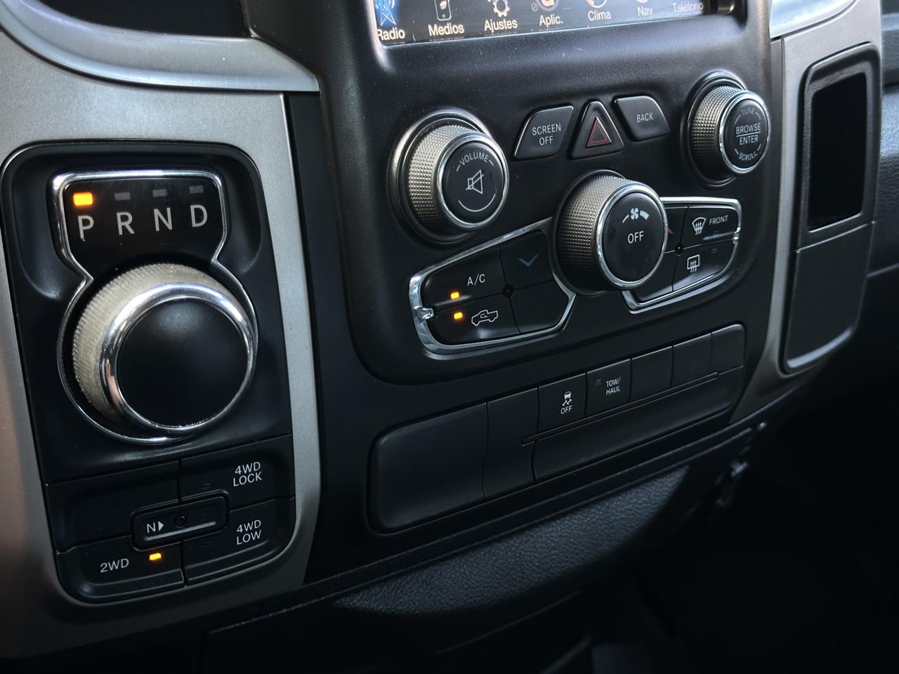 RAM 1500 SLT 4x4 Crew Cab 5'7" Box 2017