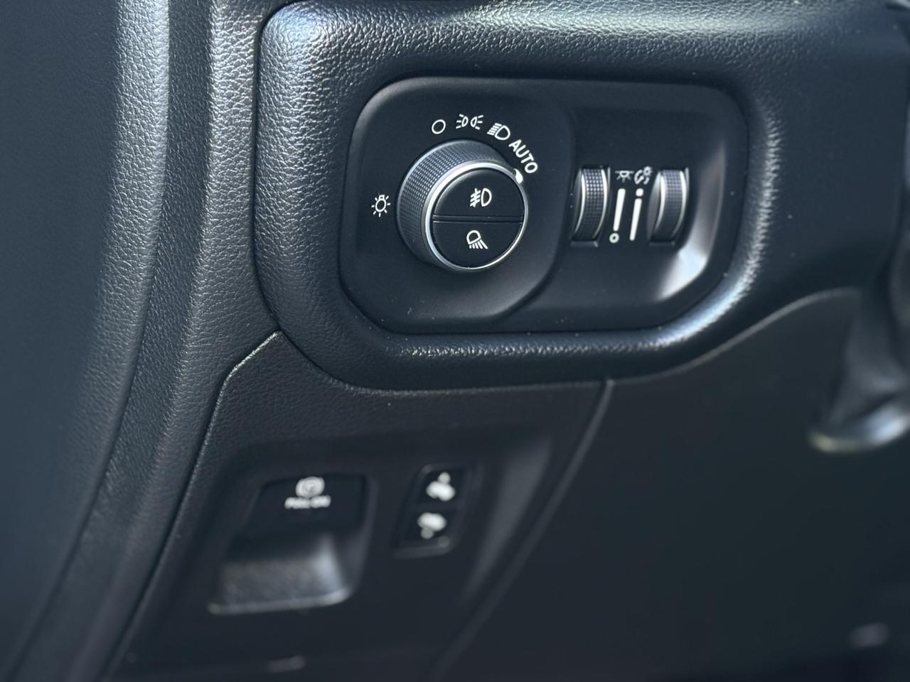 RAM 1500 Big Horn/Lone Star 4x4 Crew Cab 5'7" Box 2019
