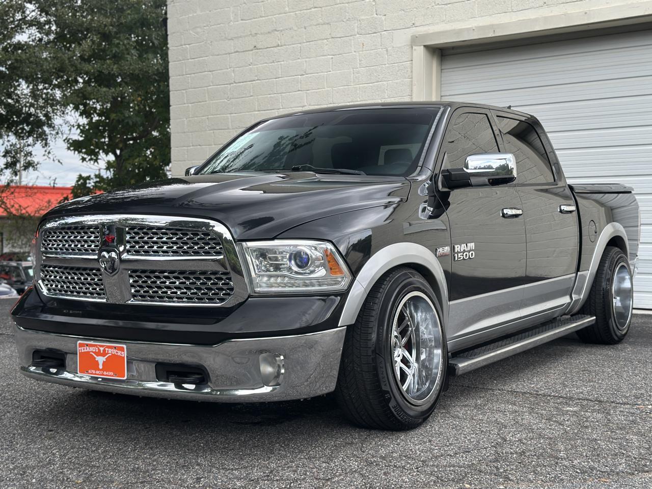 RAM 1500 4WD Crew Cab 140.5" Laramie 2015