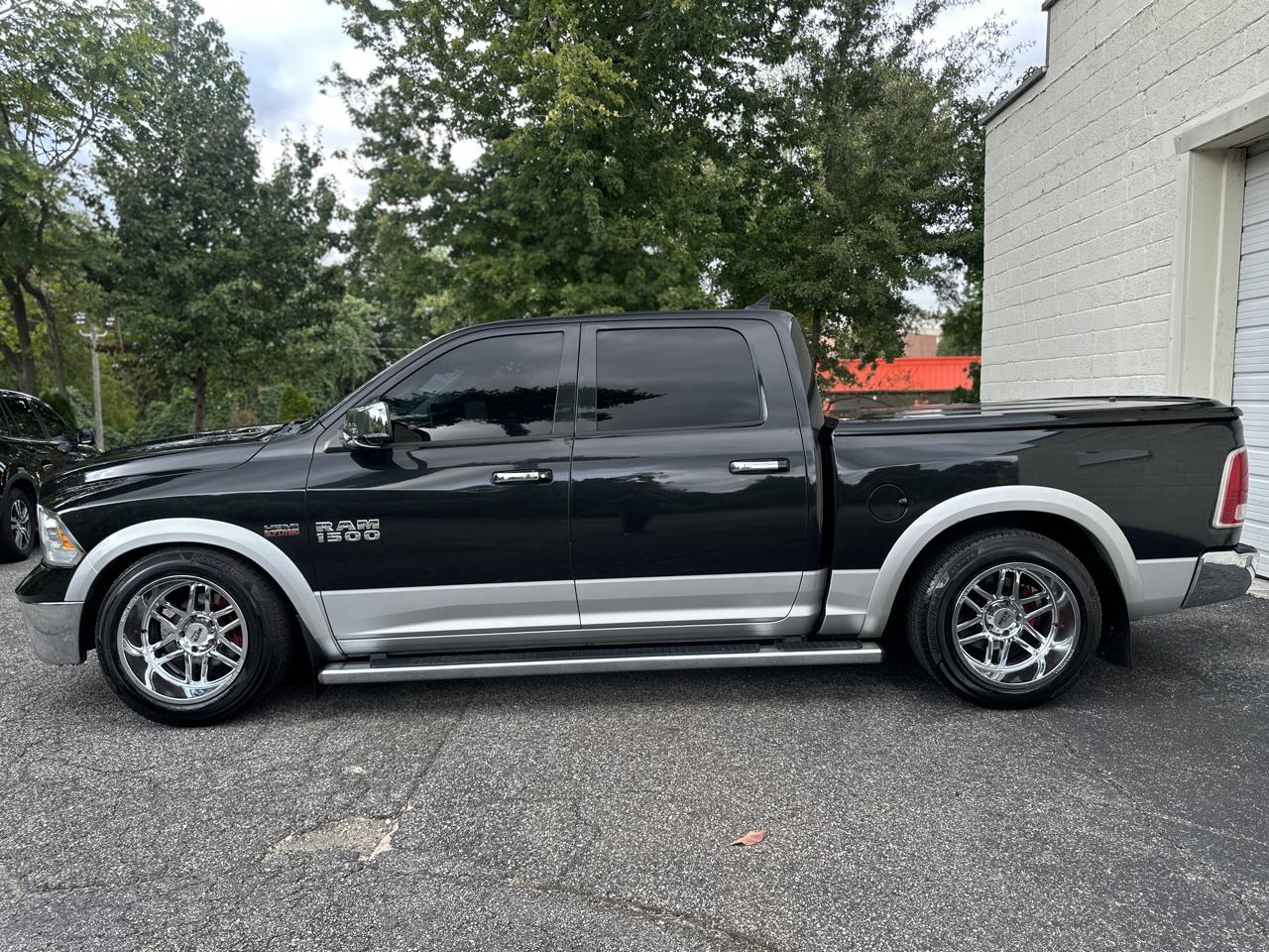 RAM 1500 4WD Crew Cab 140.5" Laramie 2015