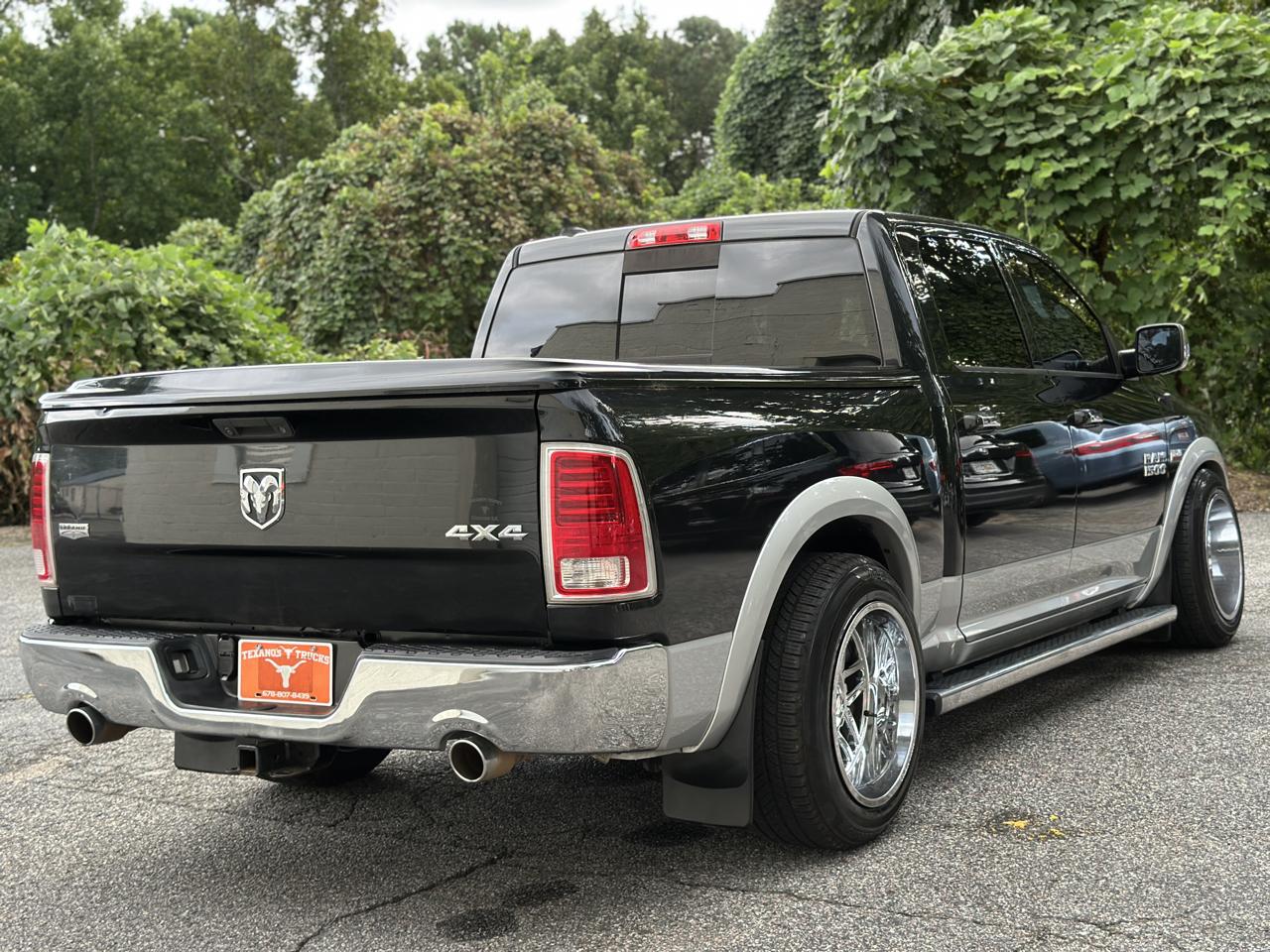 RAM 1500 4WD Crew Cab 140.5" Laramie 2015