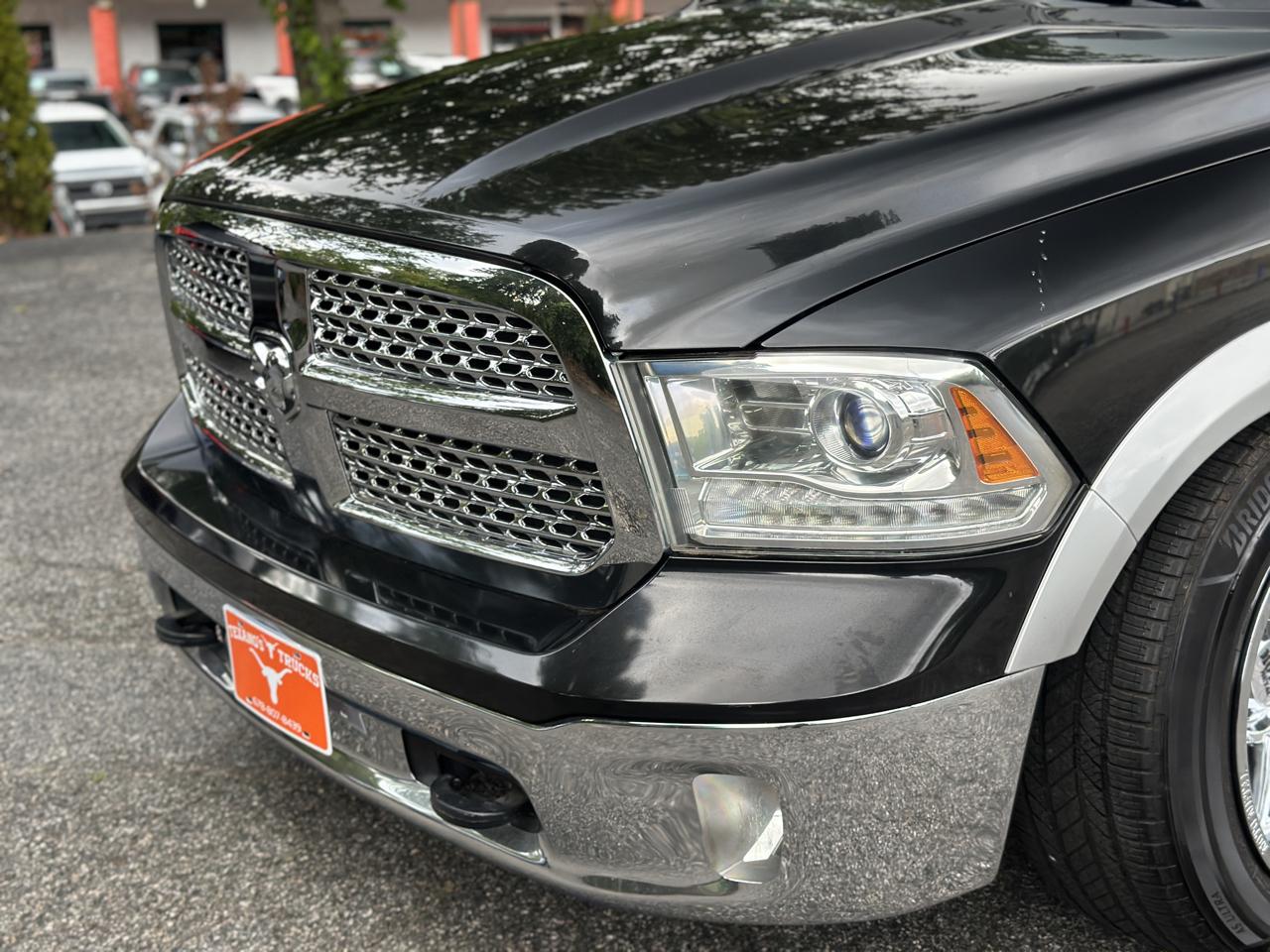 RAM 1500 4WD Crew Cab 140.5" Laramie 2015