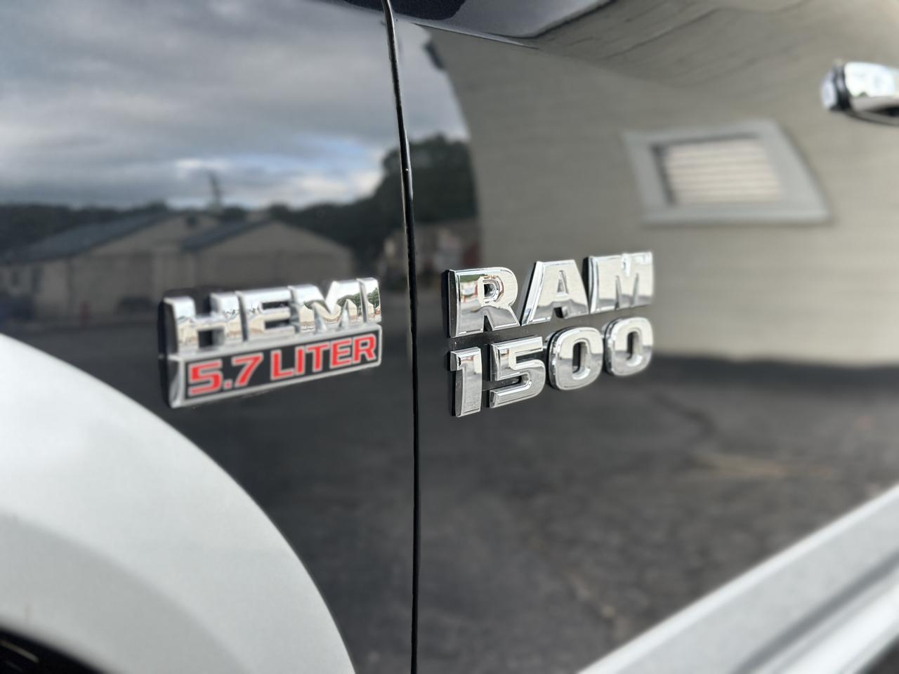RAM 1500 4WD Crew Cab 140.5" Laramie 2015