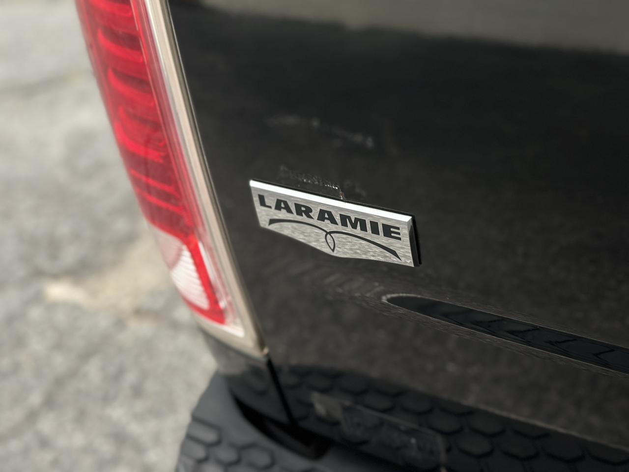 RAM 1500 4WD Crew Cab 140.5" Laramie 2015
