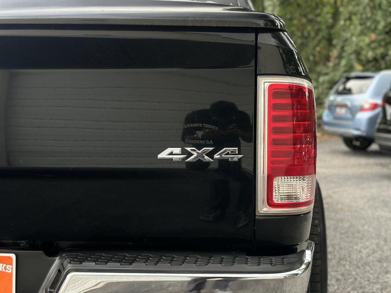 RAM 1500 4WD Crew Cab 140.5" Laramie 2015