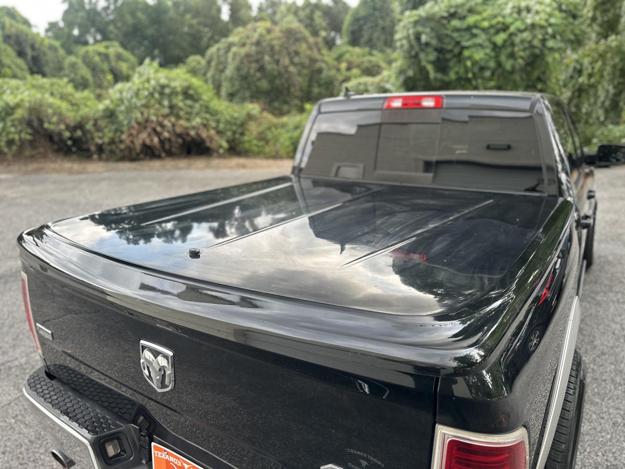 RAM 1500 4WD Crew Cab 140.5" Laramie 2015