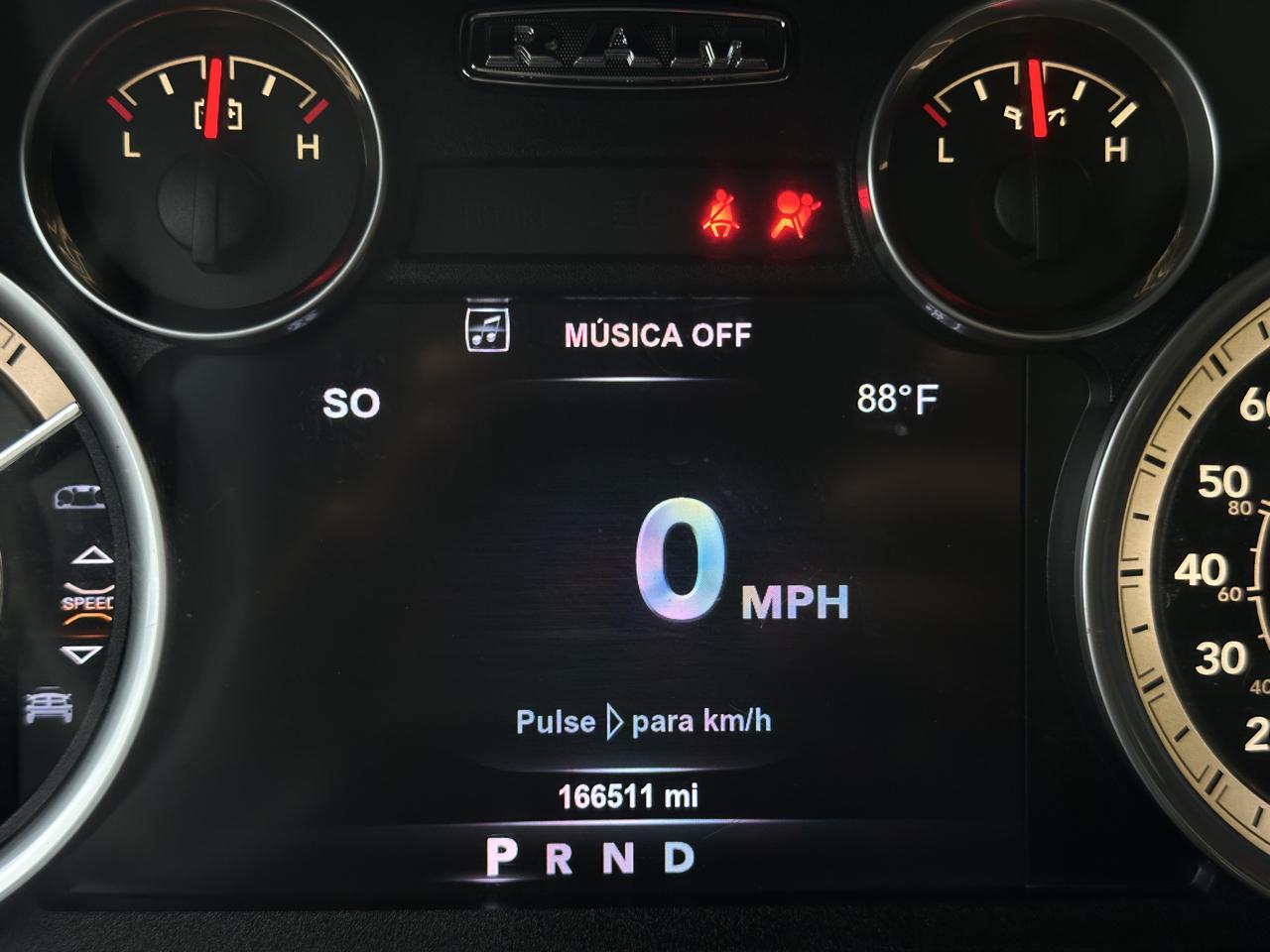 RAM 1500 4WD Crew Cab 140.5" Laramie 2015