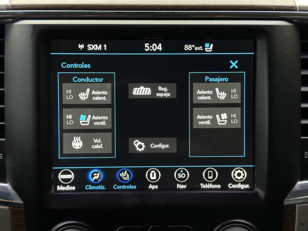 RAM 1500 4WD Crew Cab 140.5" Laramie 2015