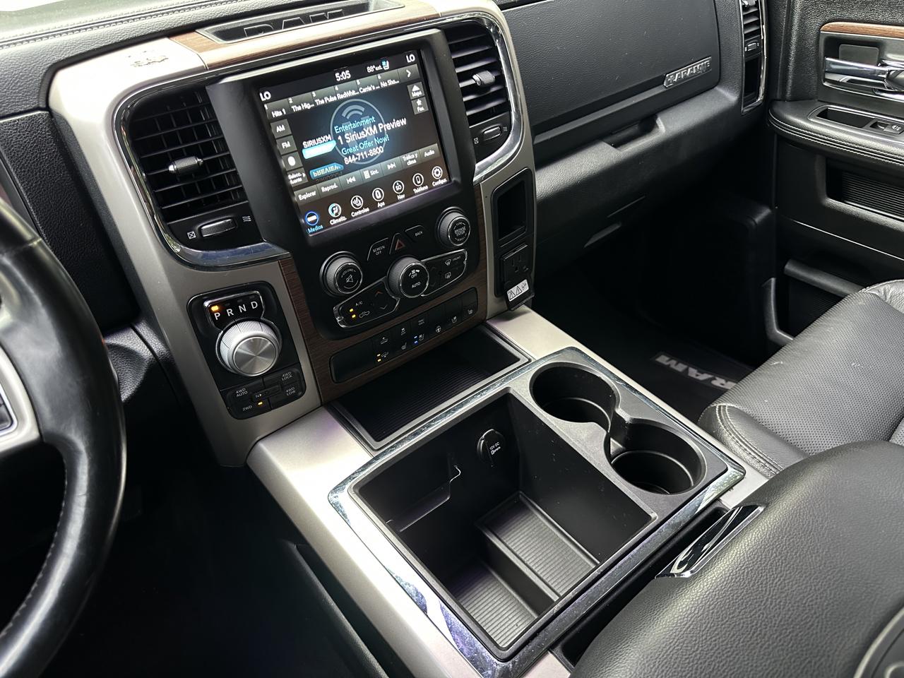 RAM 1500 4WD Crew Cab 140.5" Laramie 2015