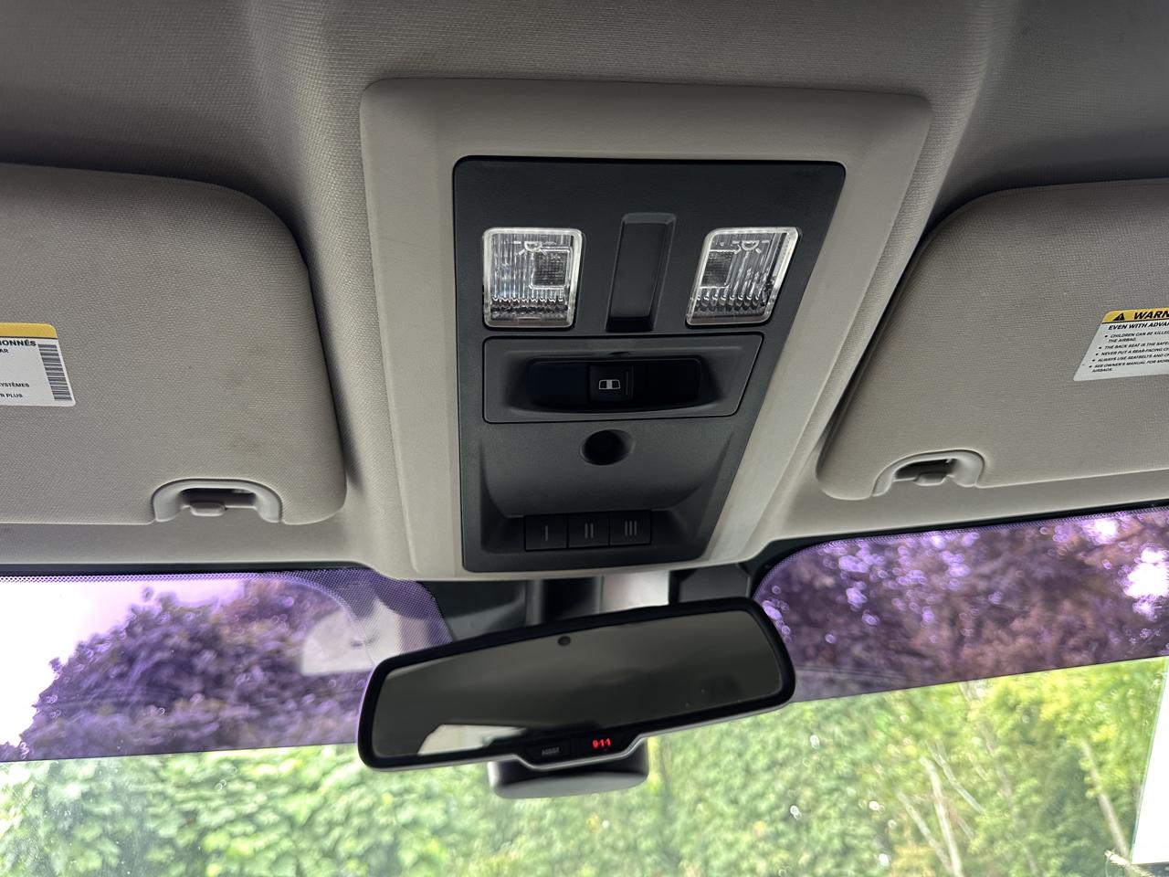 RAM 1500 4WD Crew Cab 140.5" Laramie 2015