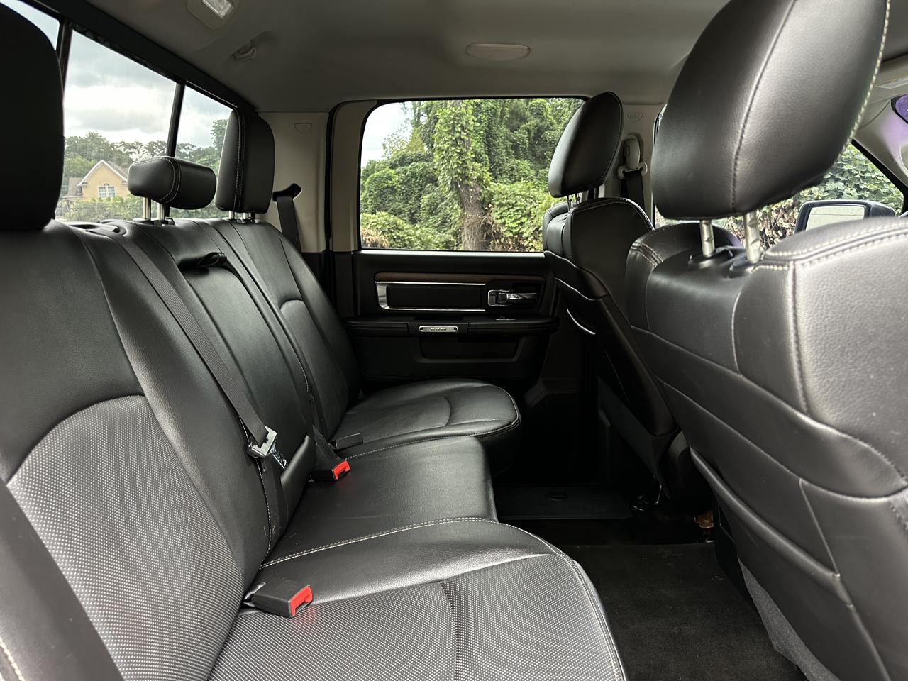 RAM 1500 4WD Crew Cab 140.5" Laramie 2015